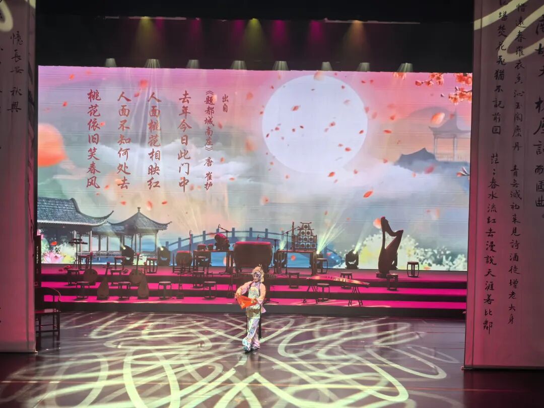 长安吟诵迎新晚会:...